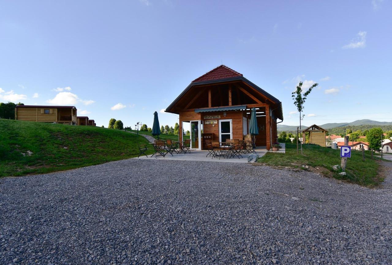 Camp The Sunrise Hill Hotell Pivka Exteriör bild