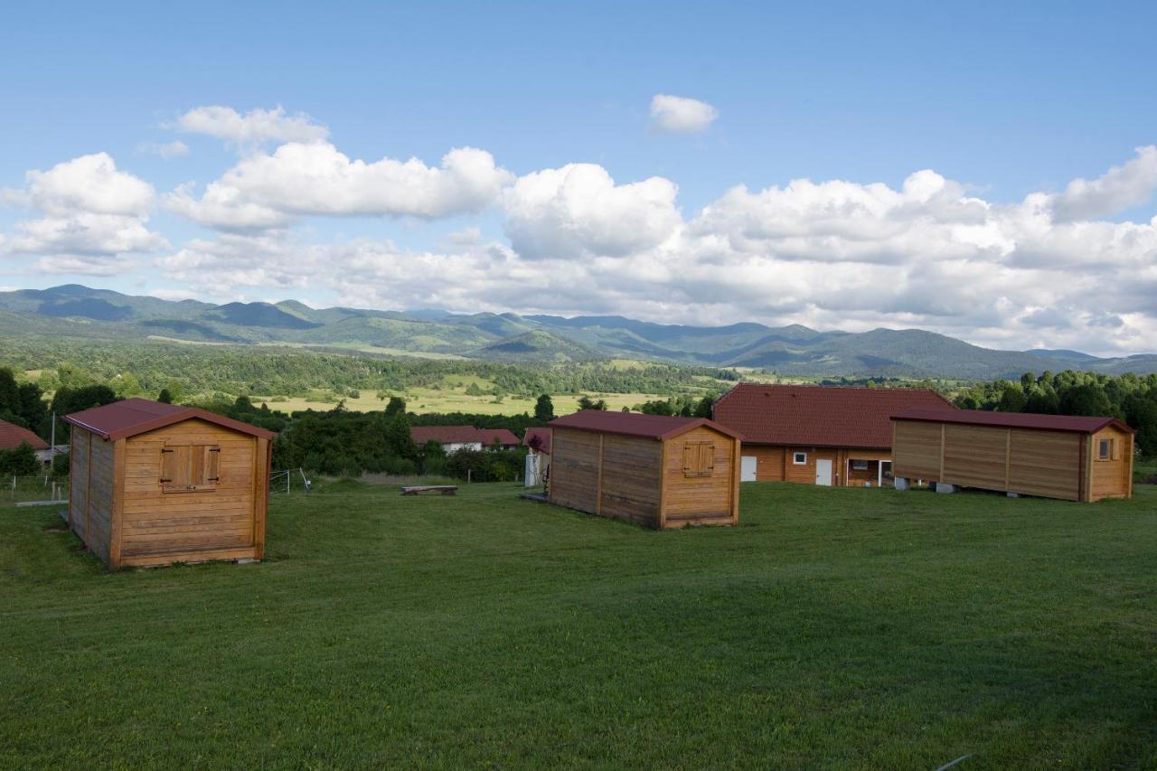 Camp The Sunrise Hill Hotell Pivka Exteriör bild