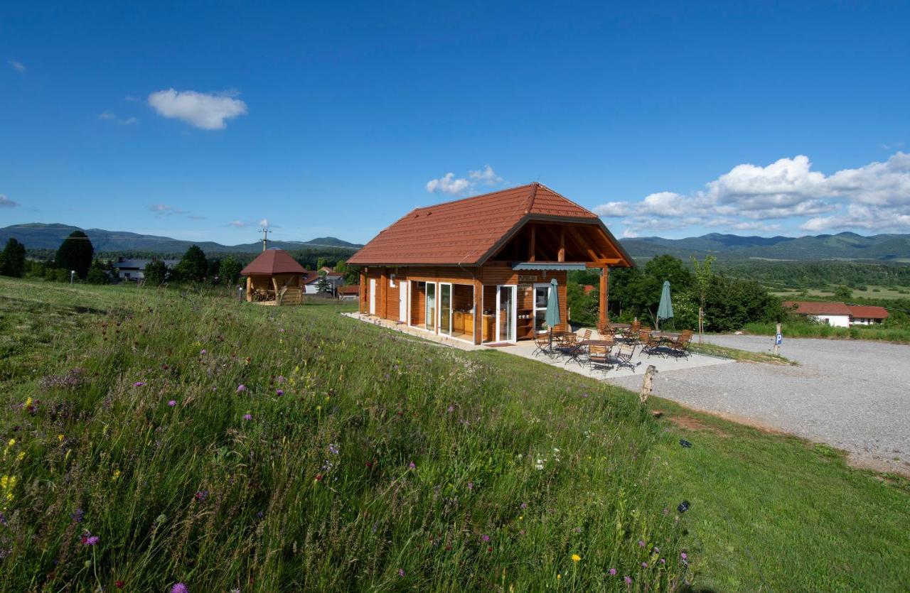 Camp The Sunrise Hill Hotell Pivka Exteriör bild