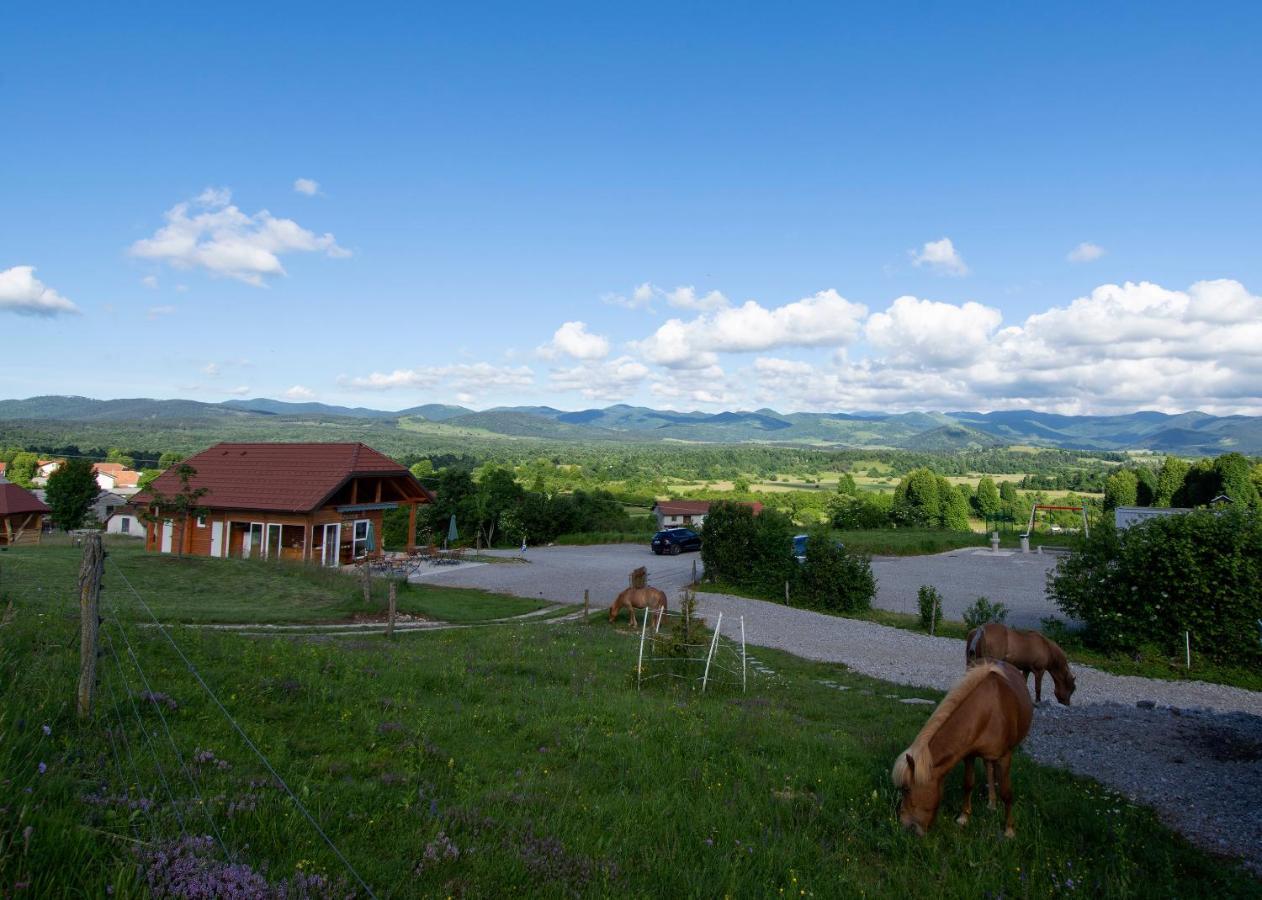 Camp The Sunrise Hill Hotell Pivka Exteriör bild