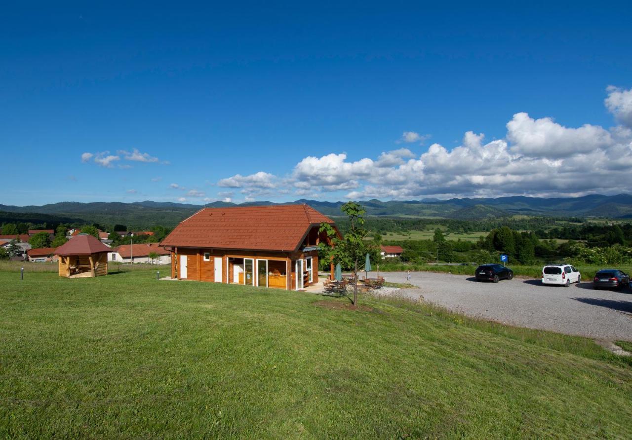 Camp The Sunrise Hill Hotell Pivka Exteriör bild