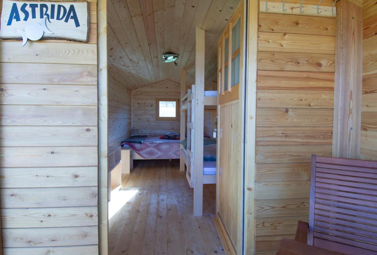 Camp The Sunrise Hill Hotell Pivka Exteriör bild