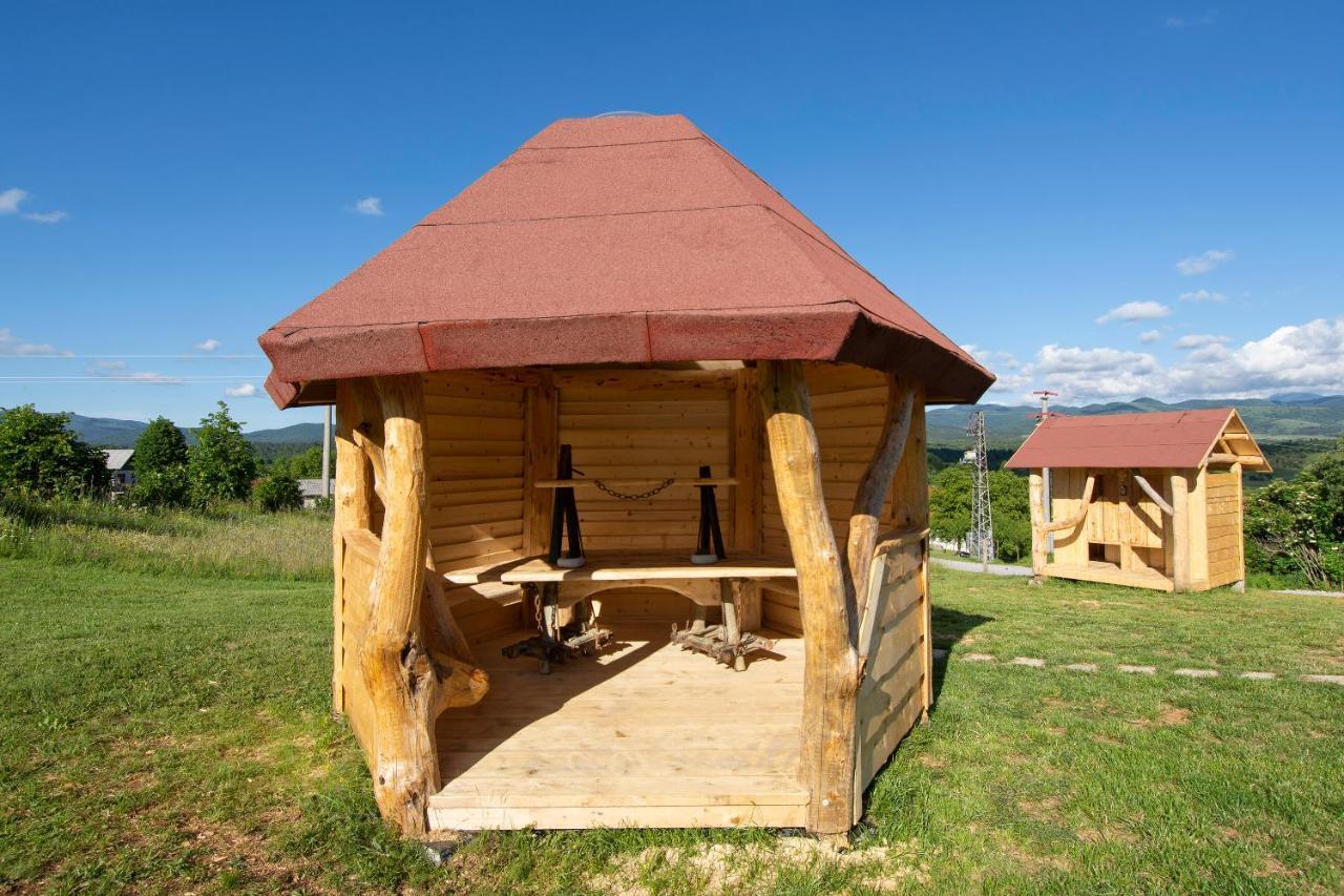 Camp The Sunrise Hill Hotell Pivka Exteriör bild