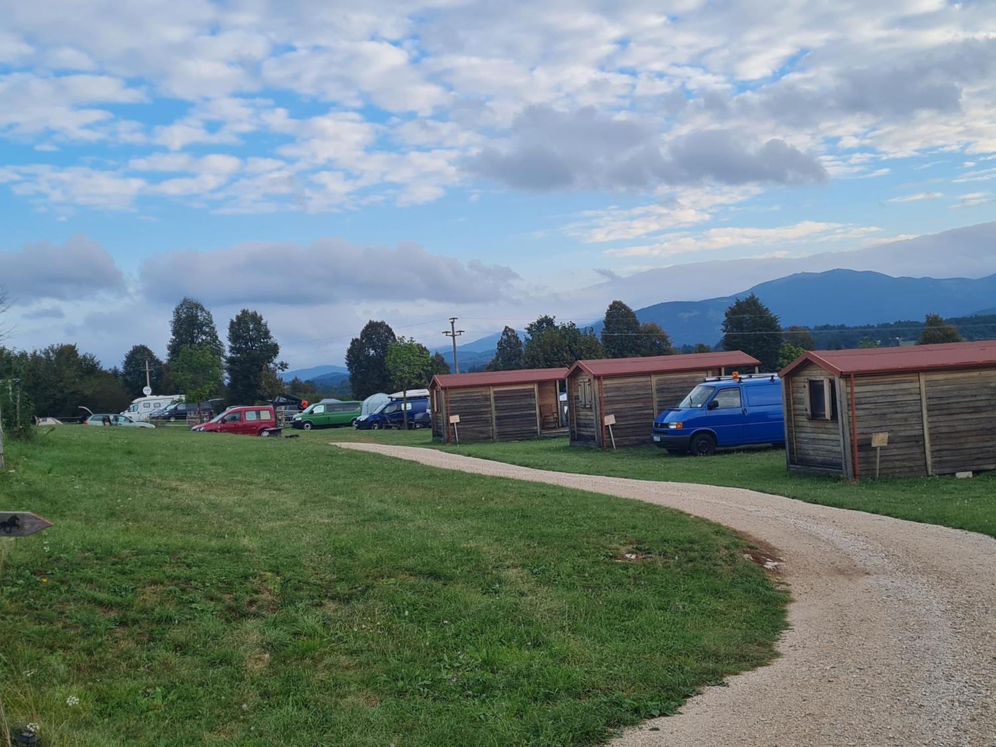 Camp The Sunrise Hill Hotell Pivka Exteriör bild