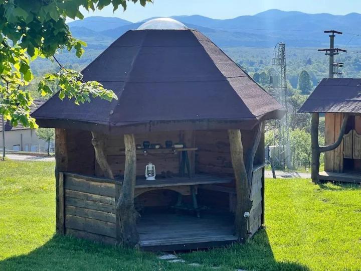 Camp The Sunrise Hill Hotell Pivka Exteriör bild