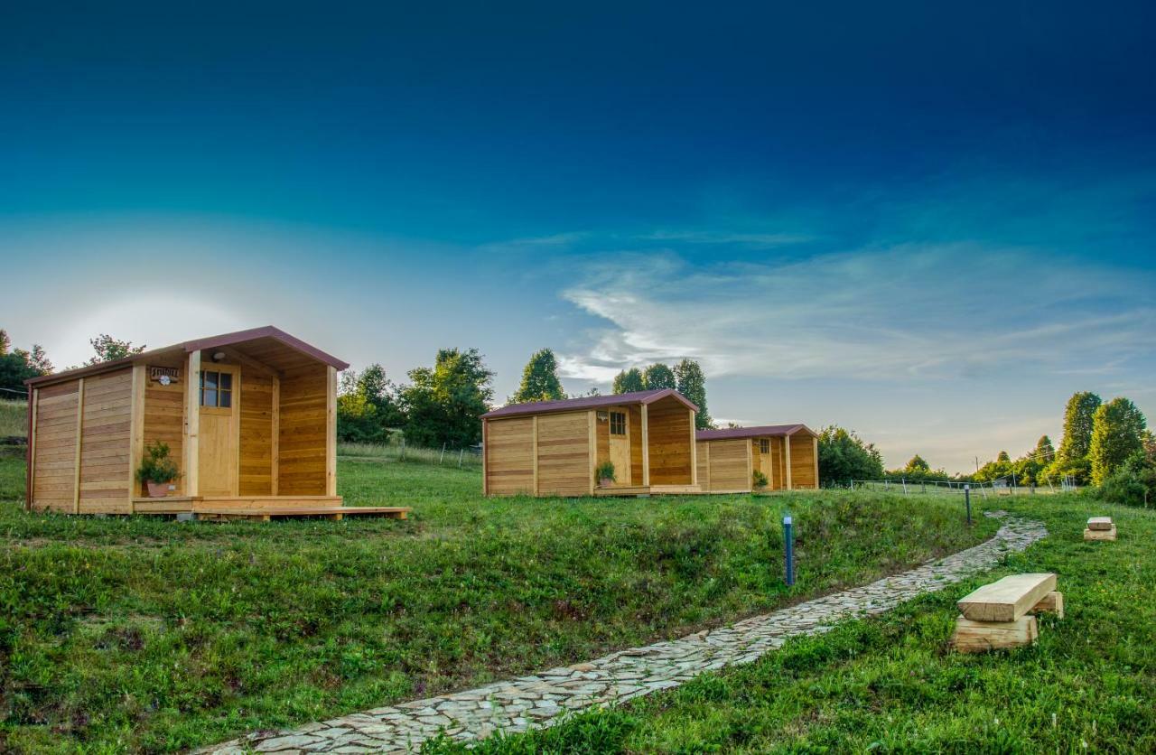 Camp The Sunrise Hill Hotell Pivka Exteriör bild