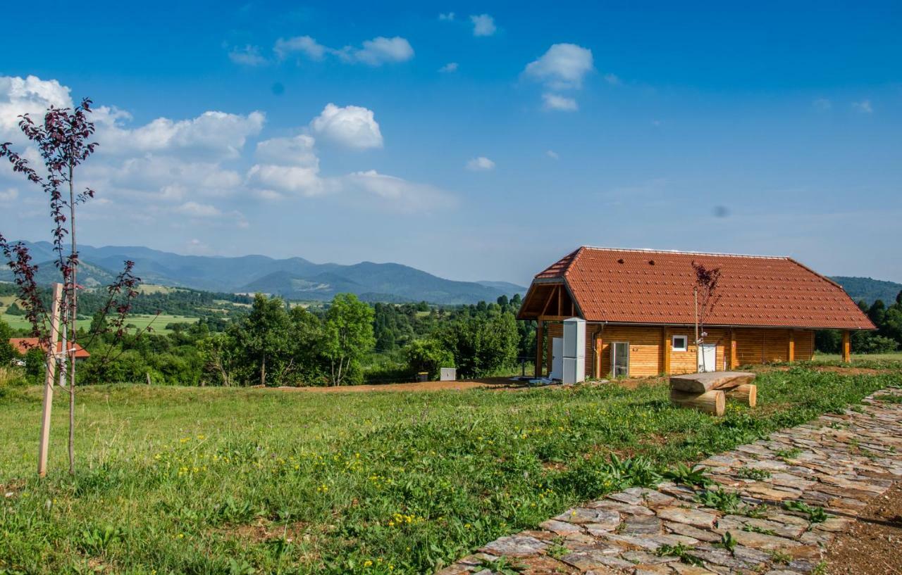 Camp The Sunrise Hill Hotell Pivka Exteriör bild